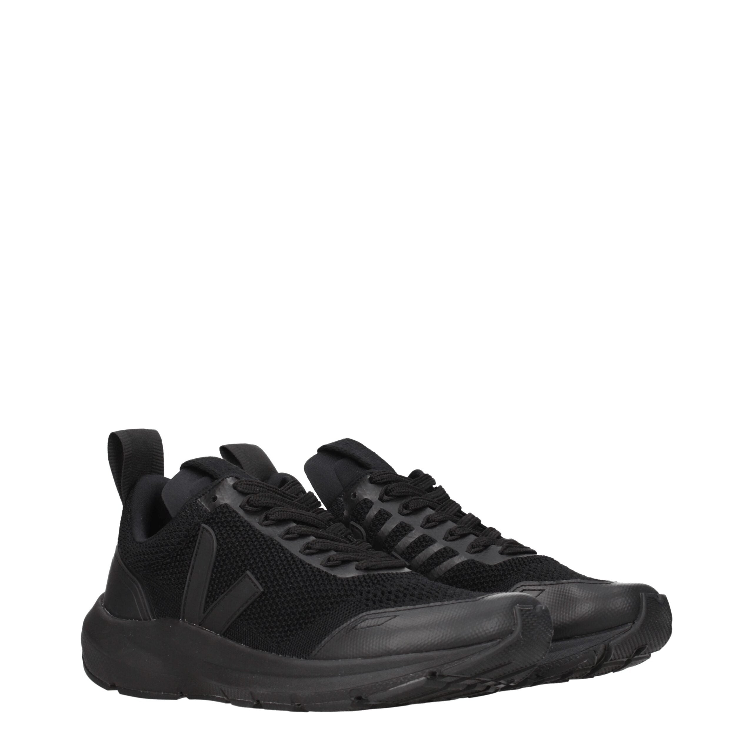 Schwarze Sportschuhe aus Stoff