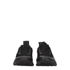 Schwarze Sportschuhe aus Stoff
