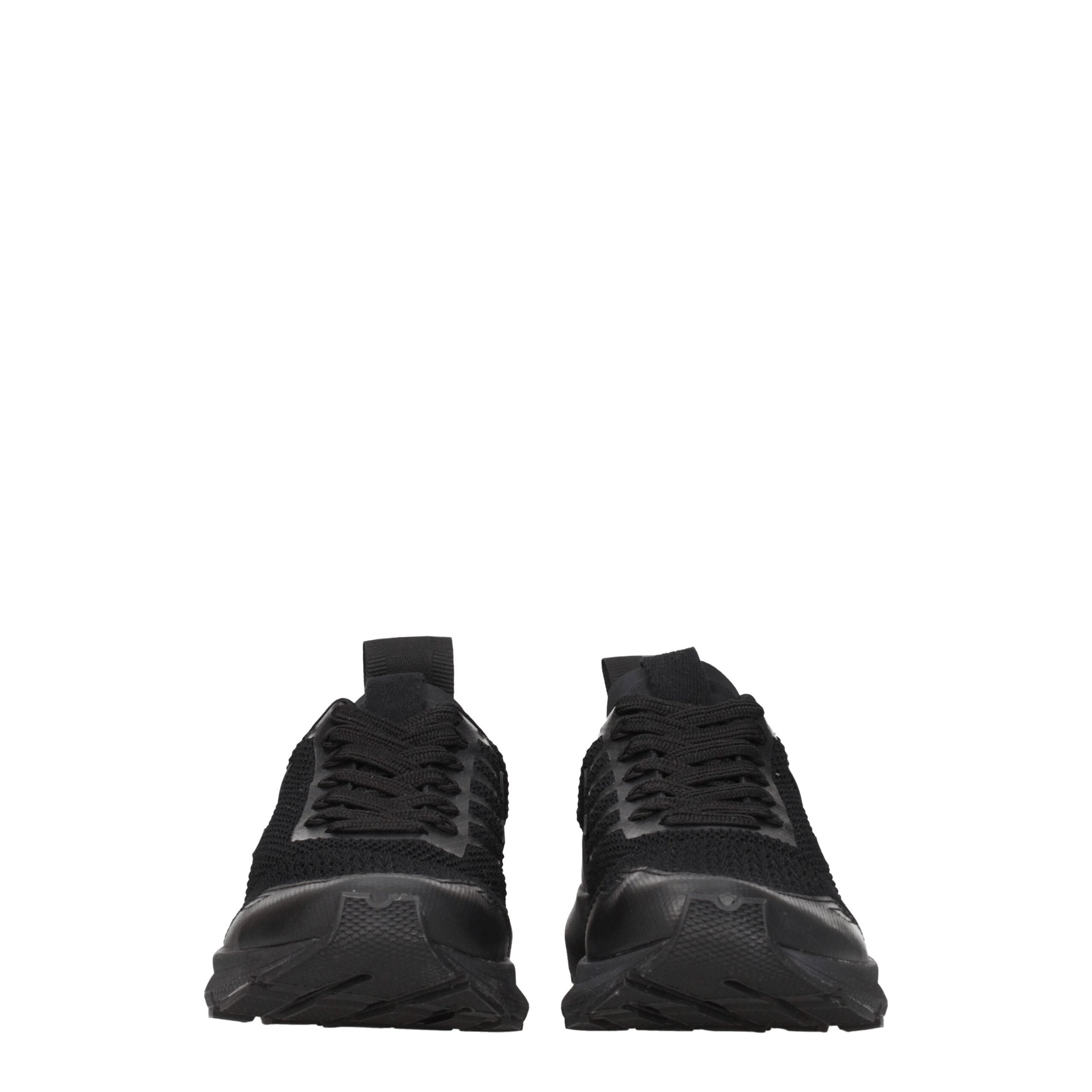 Schwarze Sportschuhe aus Stoff