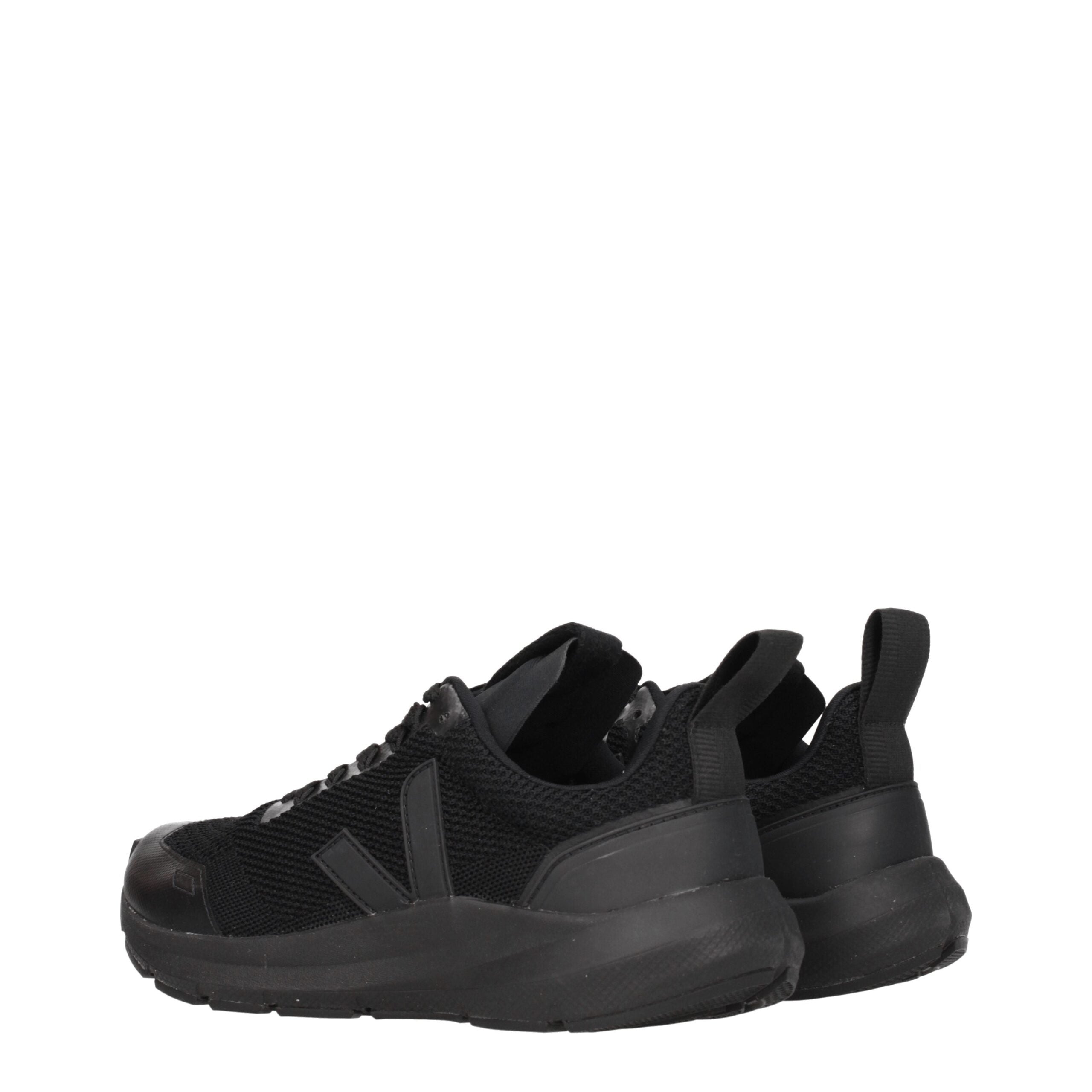 Schwarze Sportschuhe aus Stoff