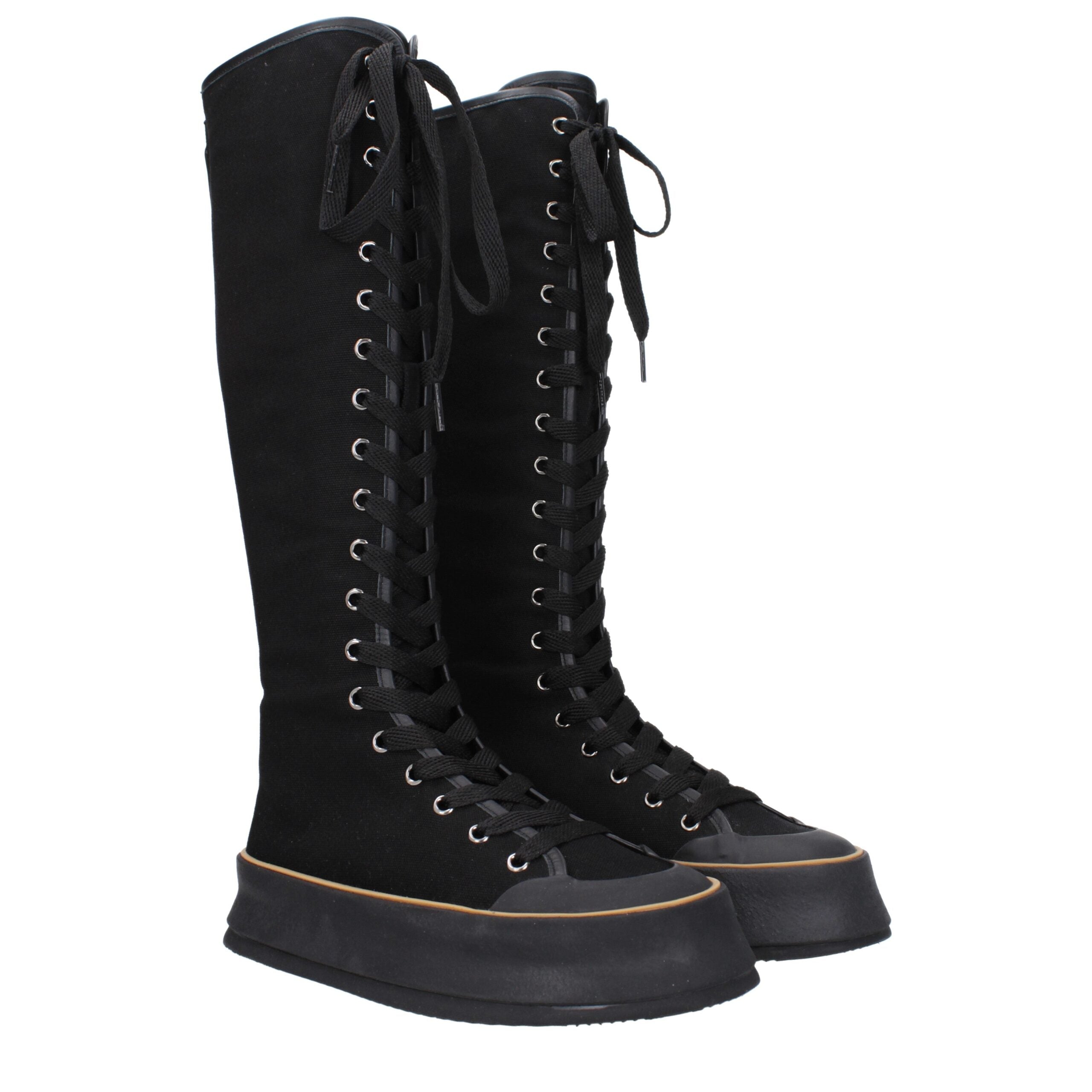 Schwarze Schnürstiefeletten aus Stoff