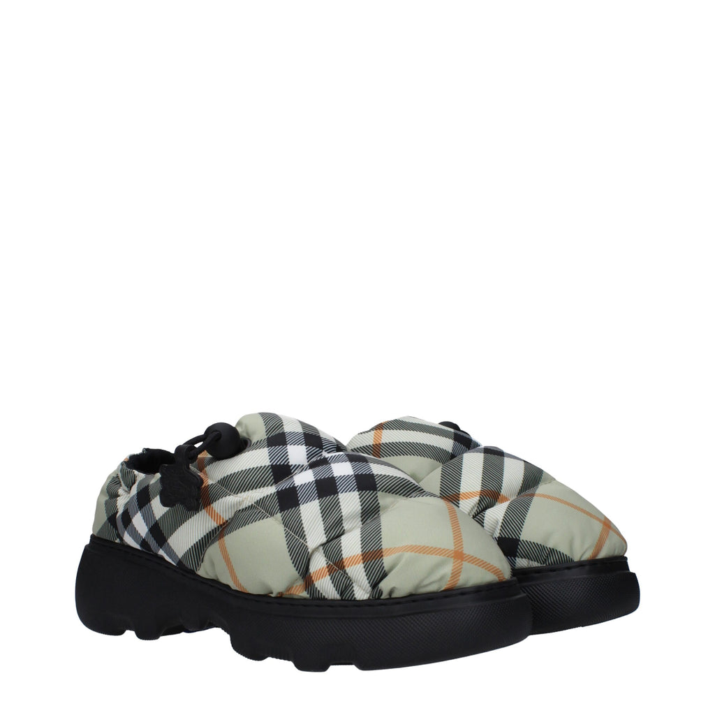 Grüne Slip-On-Loafer aus Stoff