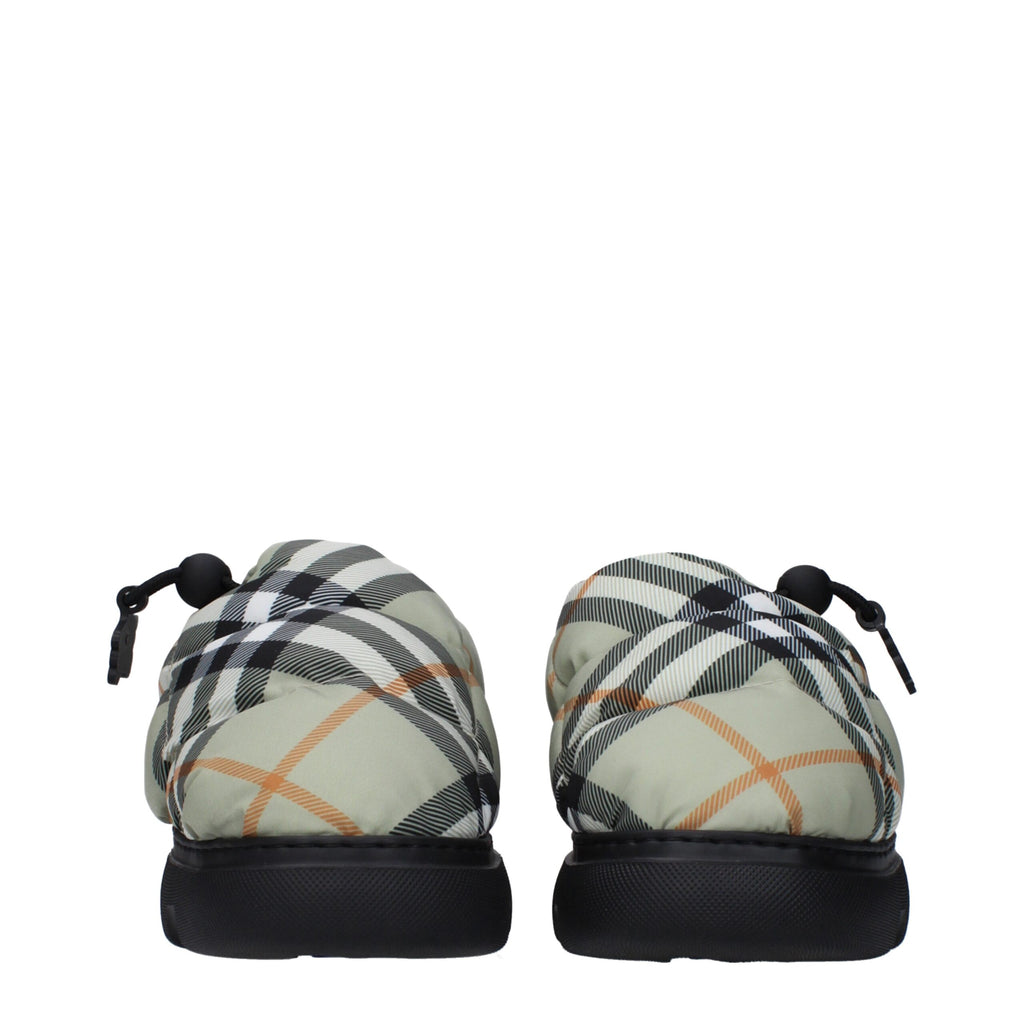 Grüne Slip-On-Loafer aus Stoff