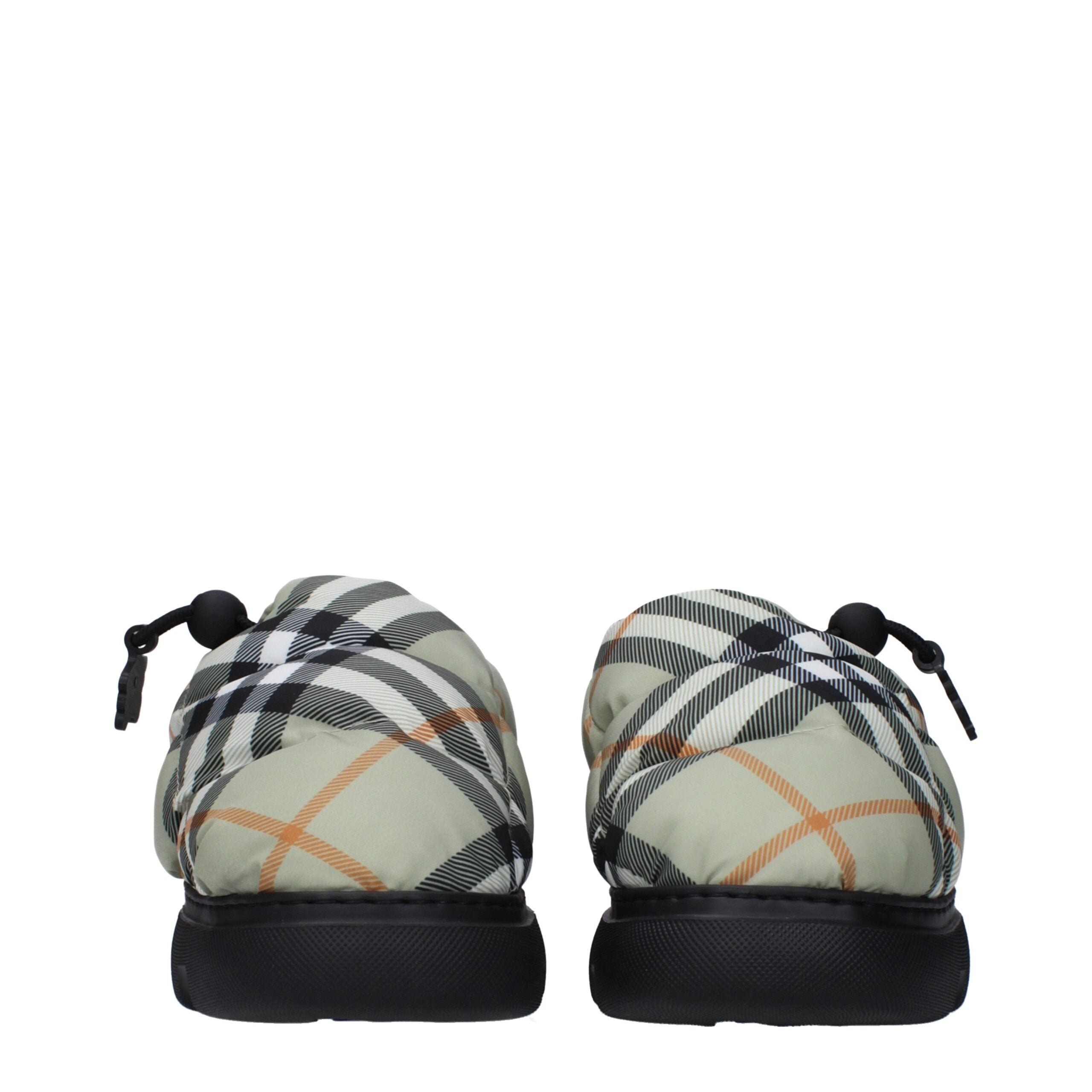 Grüne Slip-On-Loafer aus Stoff