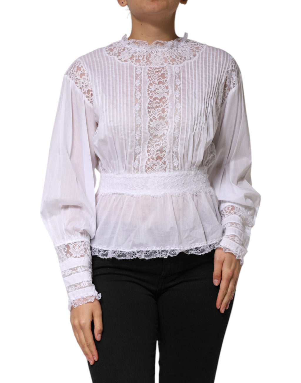 Weißer Baumwoll-Top mit Blumen-Spitze und langen Ärmeln