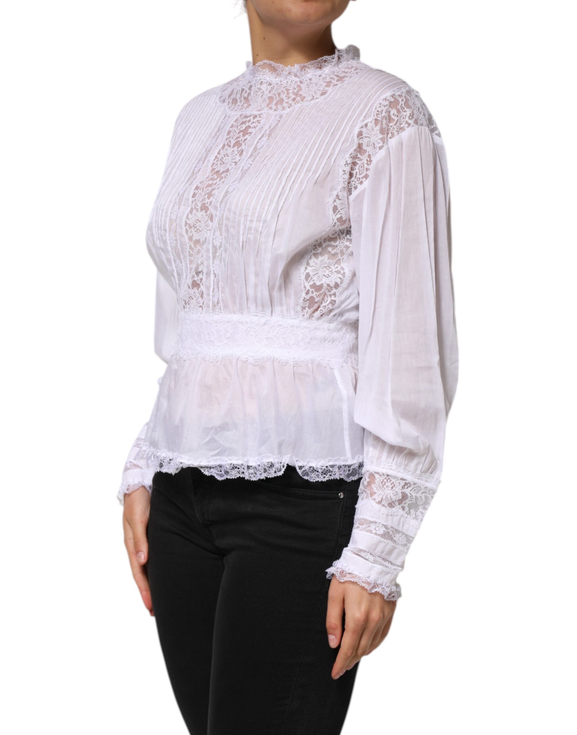 Weißer Baumwoll-Top mit Blumen-Spitze und langen Ärmeln
