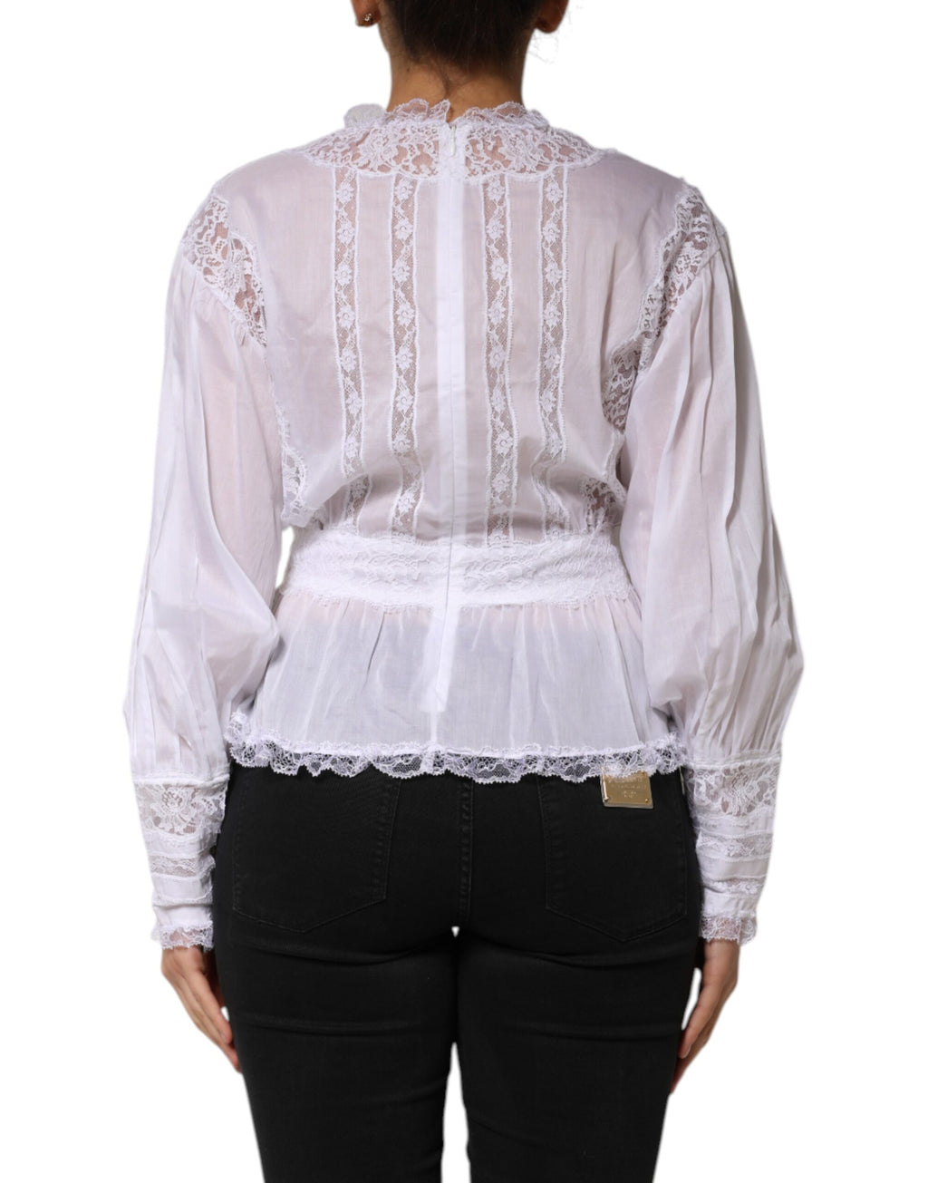 Weißer Baumwoll-Top mit Blumen-Spitze und langen Ärmeln