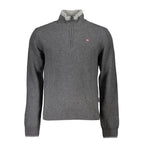 Grauer Herrenpullover aus Stoff