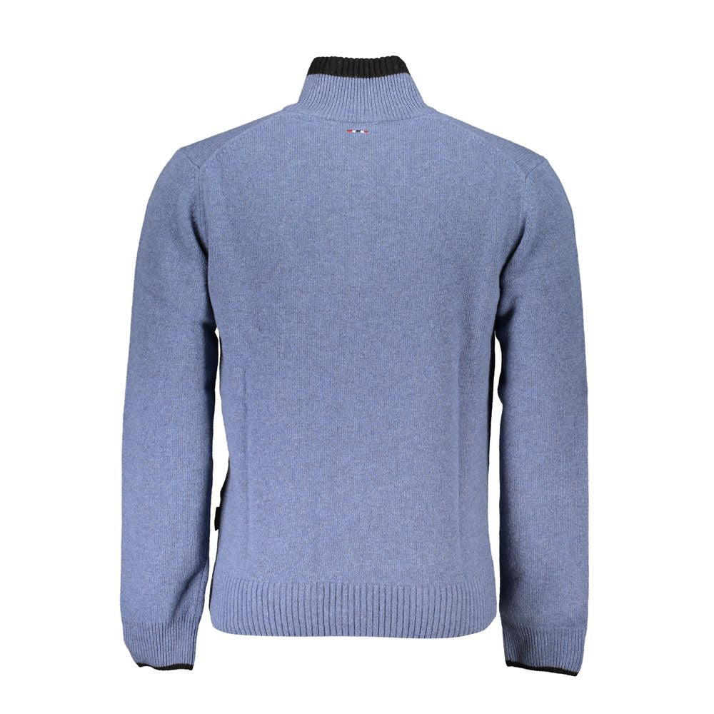 Blauer Herrenpullover aus Stoff