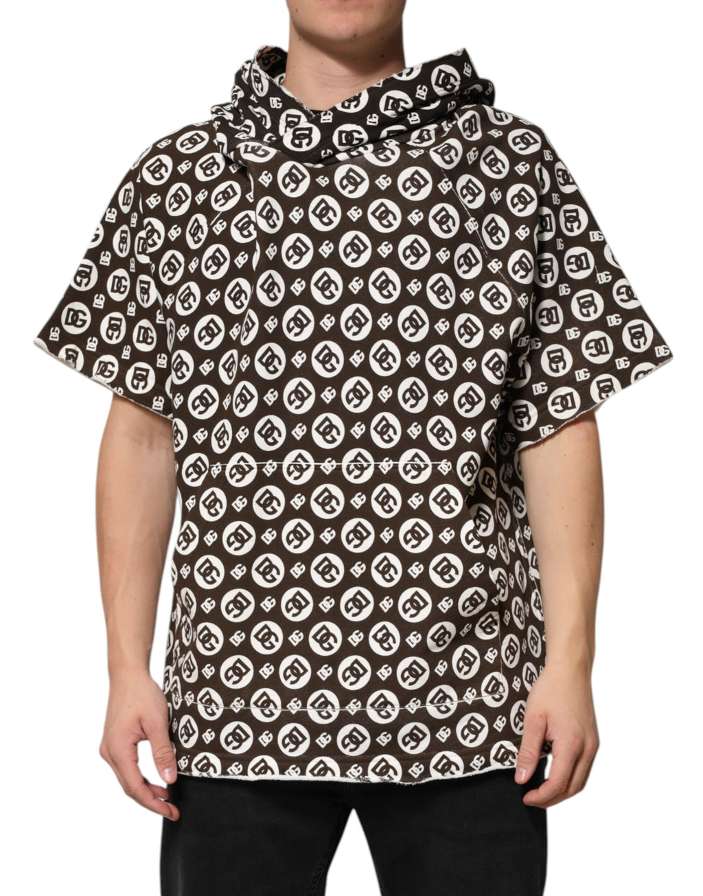 Brauner und weißer Kapuzenpullover mit DG-Logo