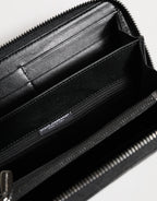 Geldbörse aus schwarzem Leder mit Logo-Plakette und Rundum-Reißverschluss