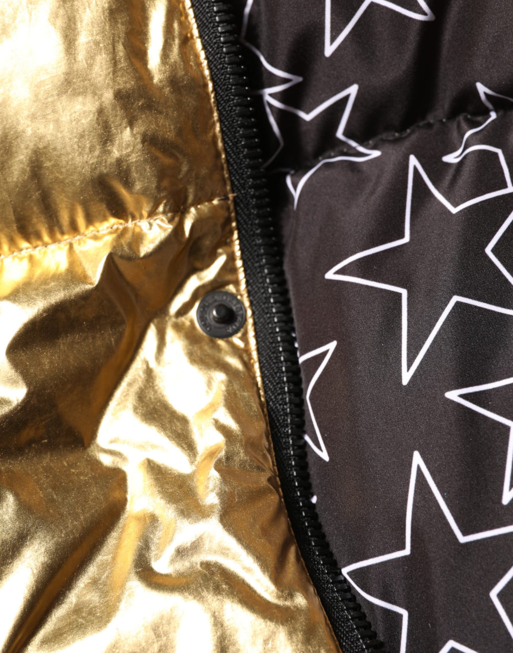 Goldener gesteppter Daunenjacke mit Kapuze und durchgehendem Reißverschluss