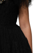 Schwarzes, mit Kristallen verziertes Midi-A-Linien-Kleid