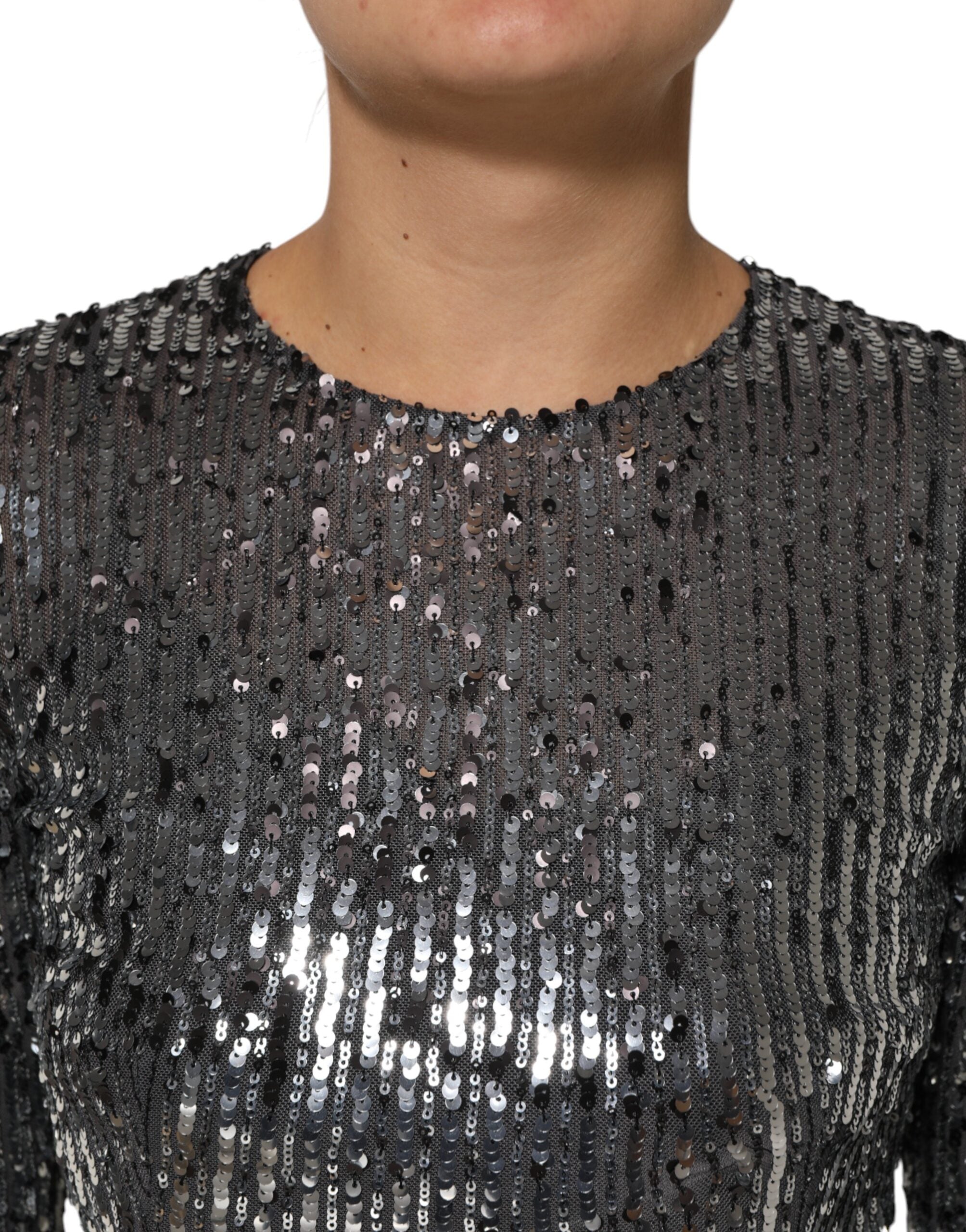 Schwarzes, knielanges A-Linien-Kleid mit langen Ärmeln und Pailletten