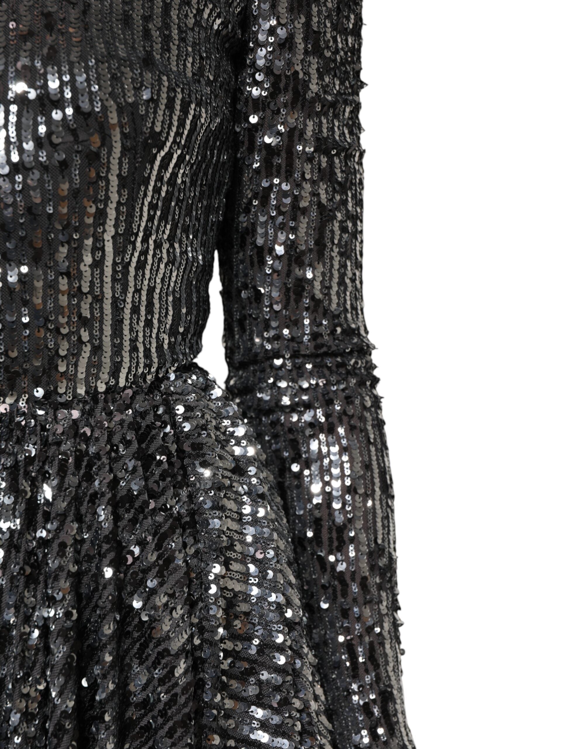 Schwarzes, knielanges A-Linien-Kleid mit langen Ärmeln und Pailletten
