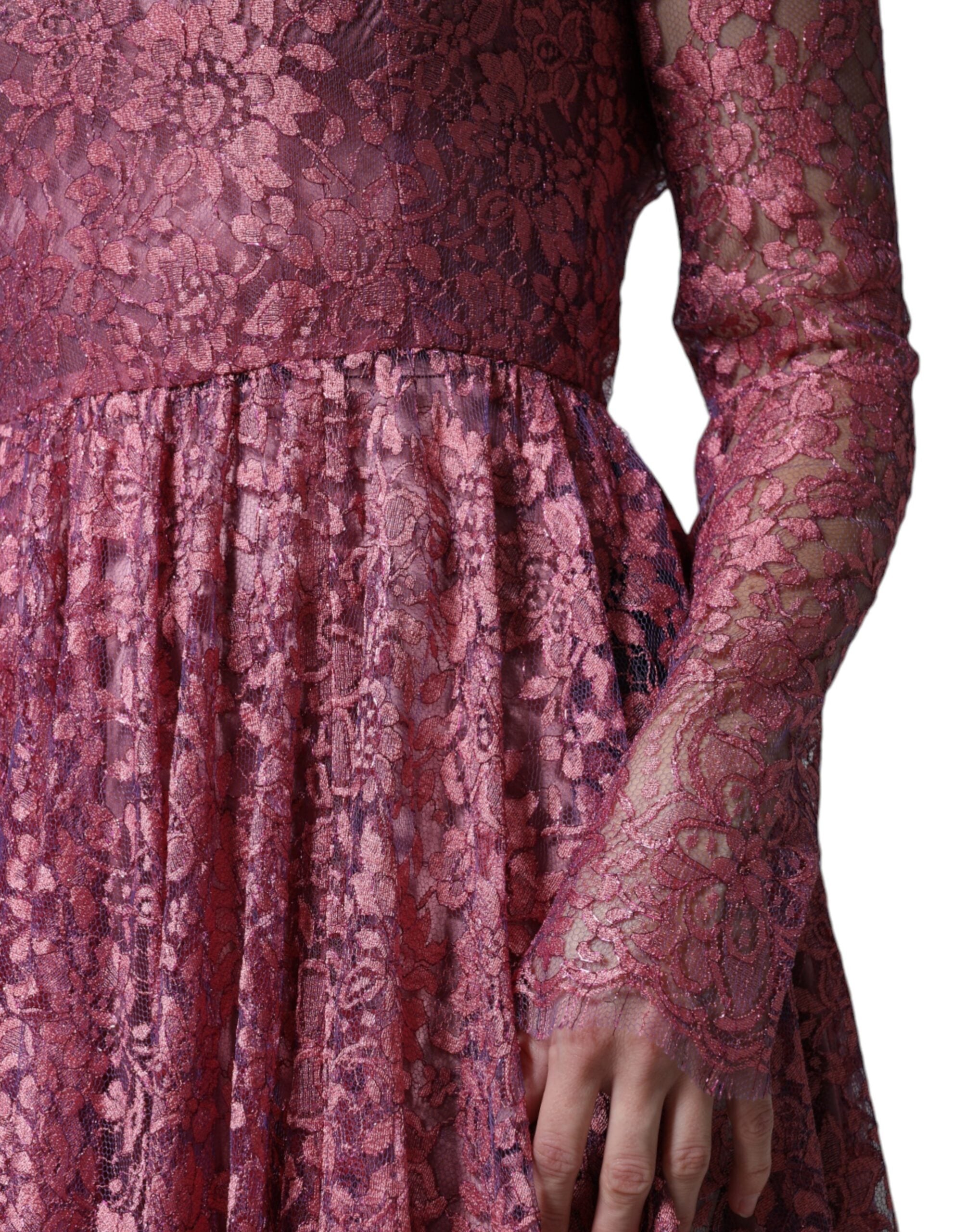 Rosa geblümtes Midikleid aus Spitze mit langen Ärmeln