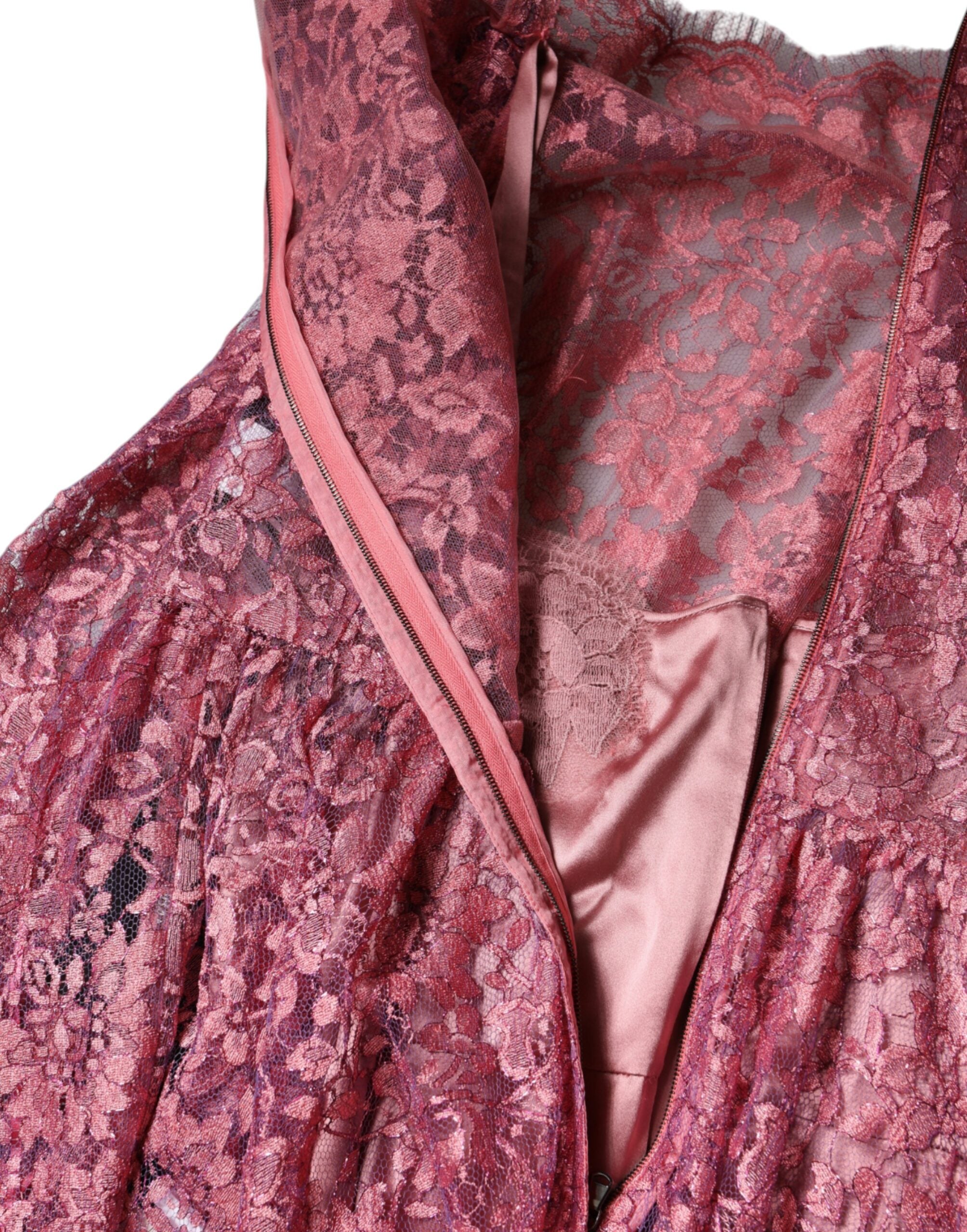 Rosa geblümtes Midikleid aus Spitze mit langen Ärmeln