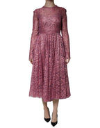 Rosa geblümtes Midikleid aus Spitze mit langen Ärmeln