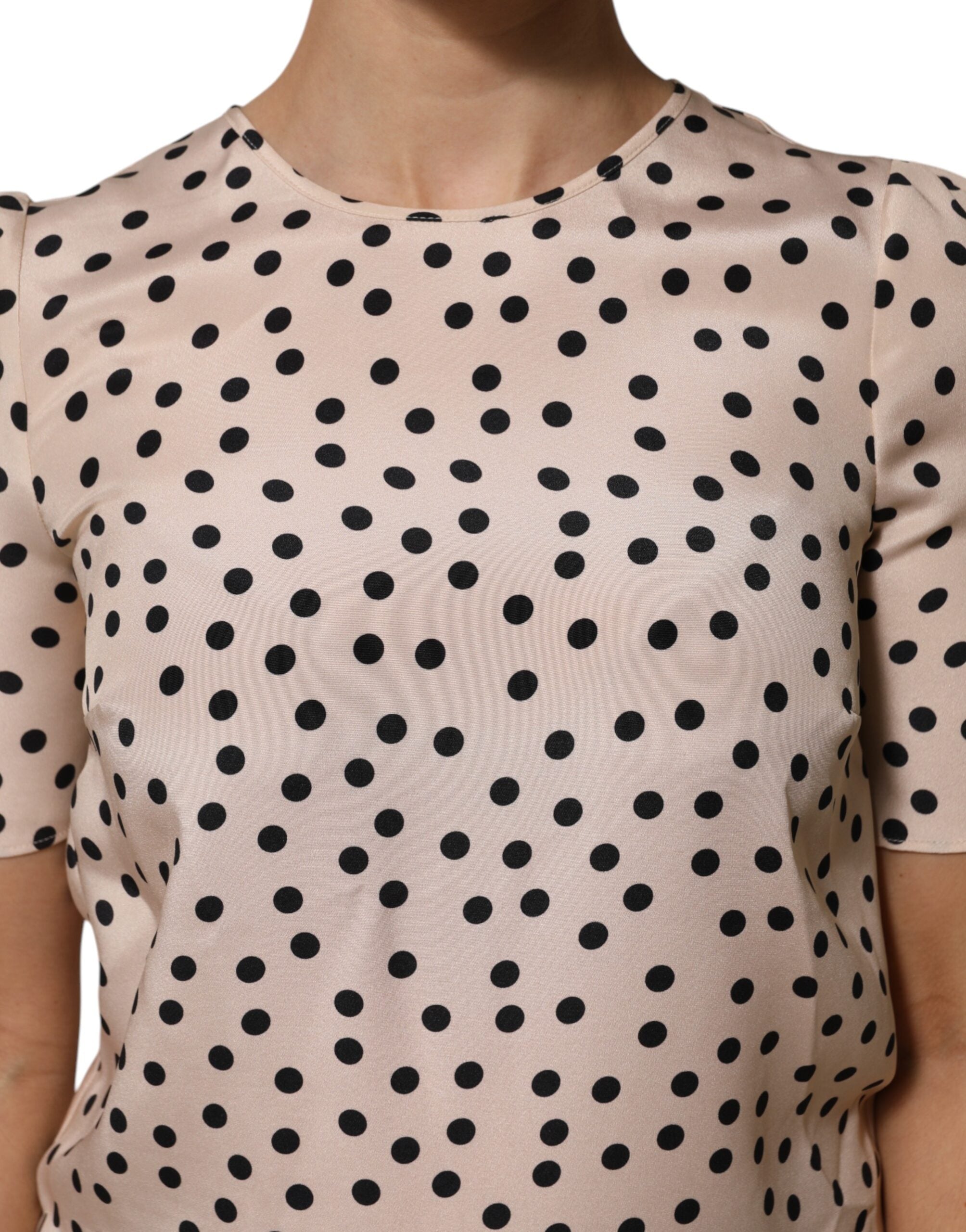 Beige Schwarze Gepunktete Seidenkurzarmbluse