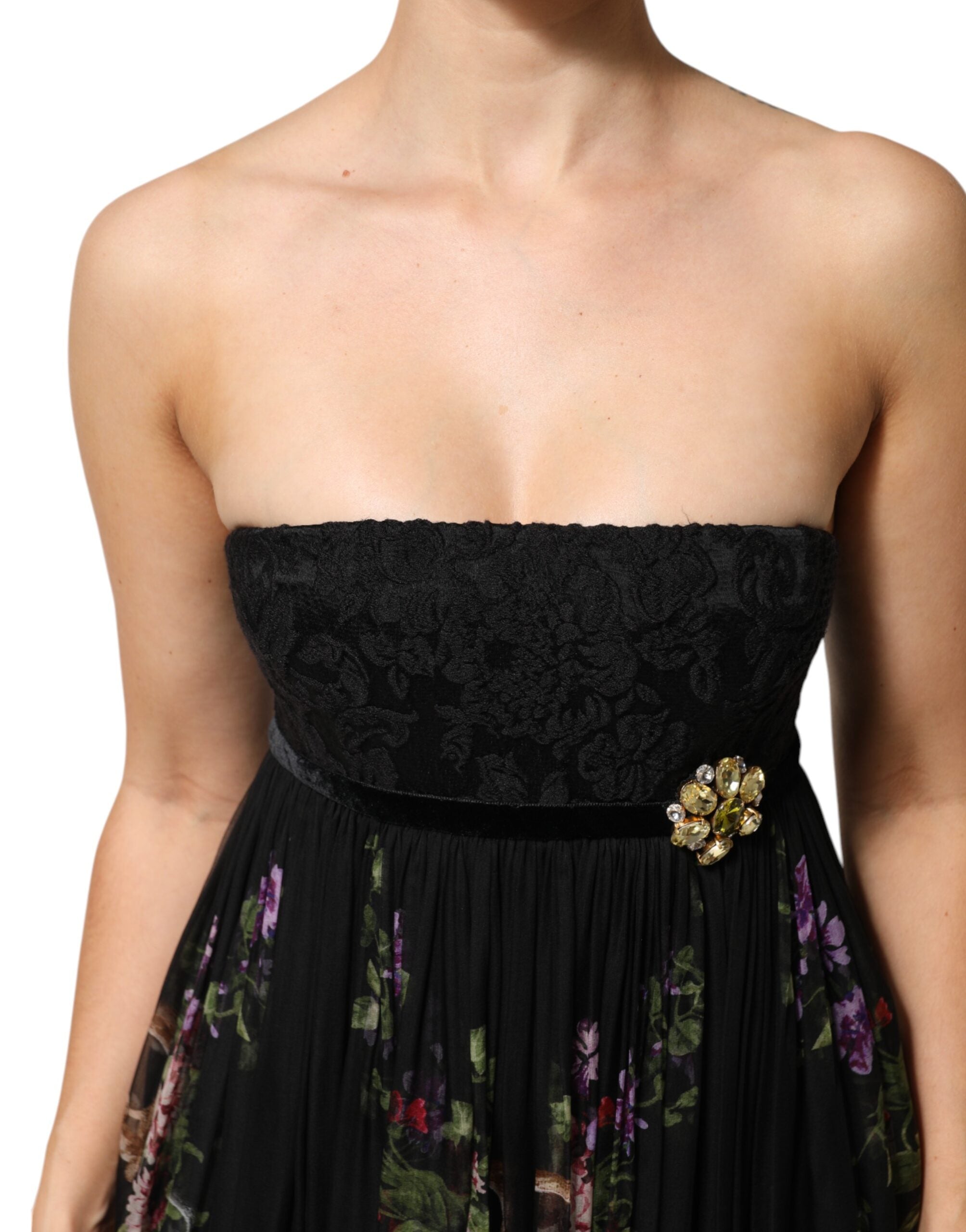 Trägerloses Kleid mit schwarzem Blumenschlüsselmuster und Kristallen