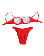 Roter Nylon-Bikini, zweiteilig, Oberteil und Unterteil