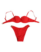 Roter Nylon-Bikini, zweiteilig, Oberteil und Unterteil