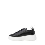 Schwarze Sneaker aus Kunstleder
