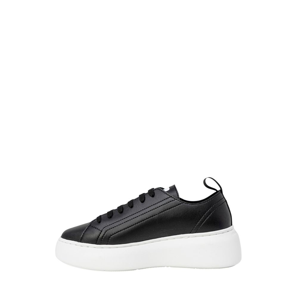 Schwarze Sneaker aus Kunstleder
