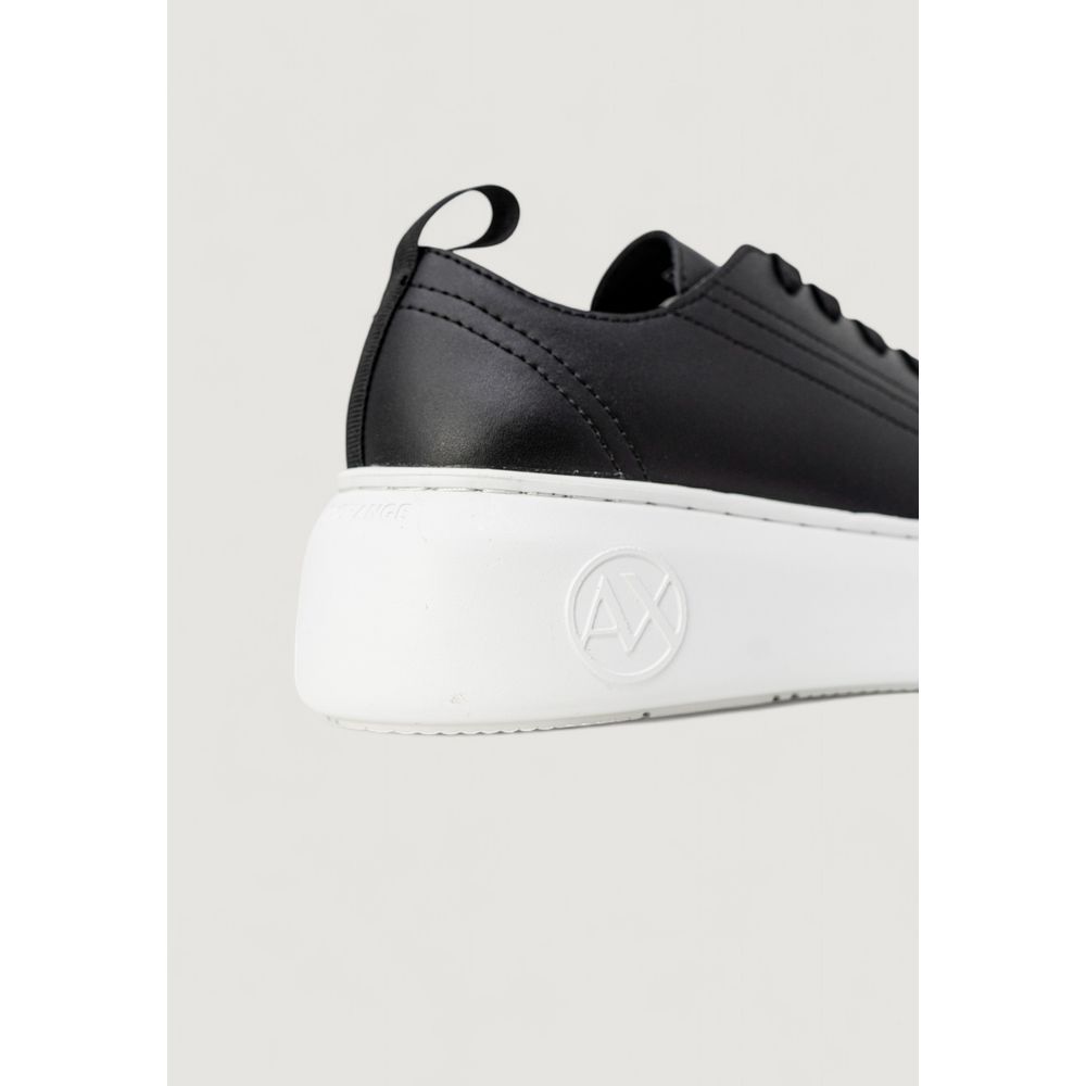 Schwarze Sneaker aus Kunstleder