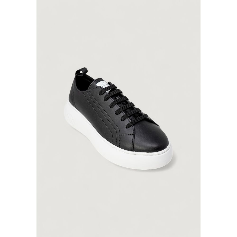 Schwarze Sneaker aus Kunstleder