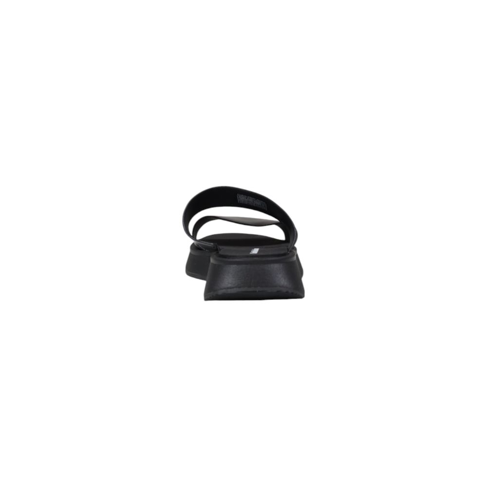 Schwarze flache Ledersandalen