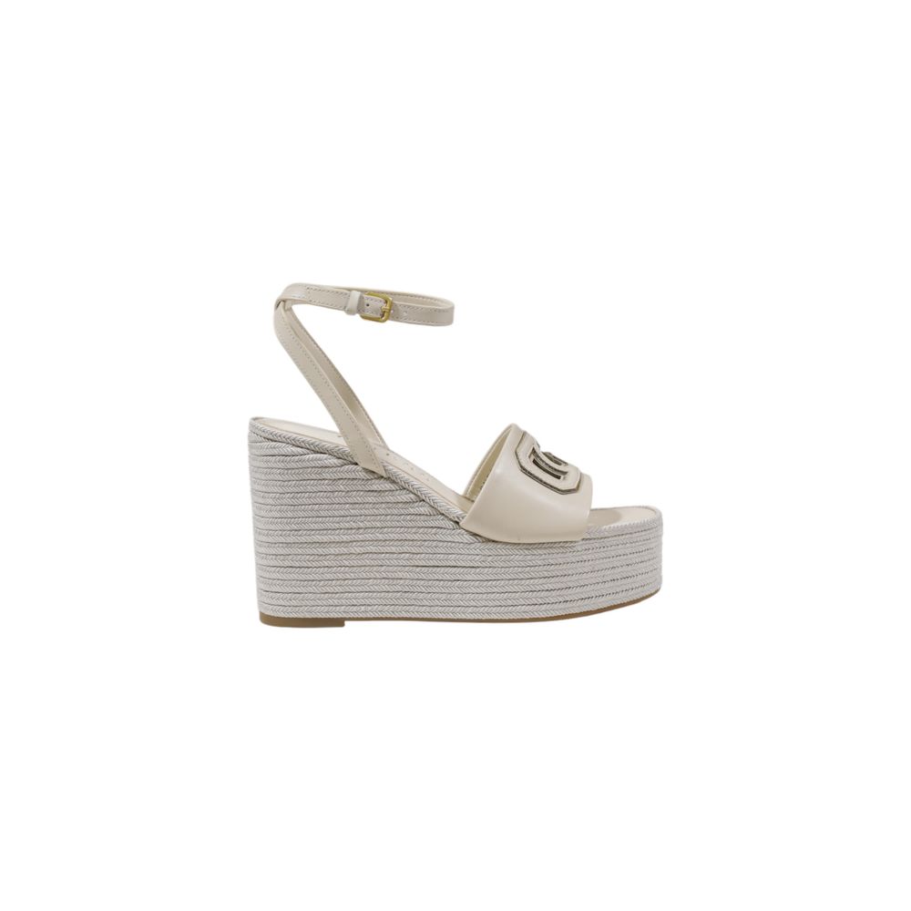 Beigefarbene High Heels aus Synthetik