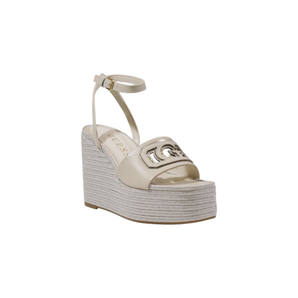 Beigefarbene High Heels aus Synthetik