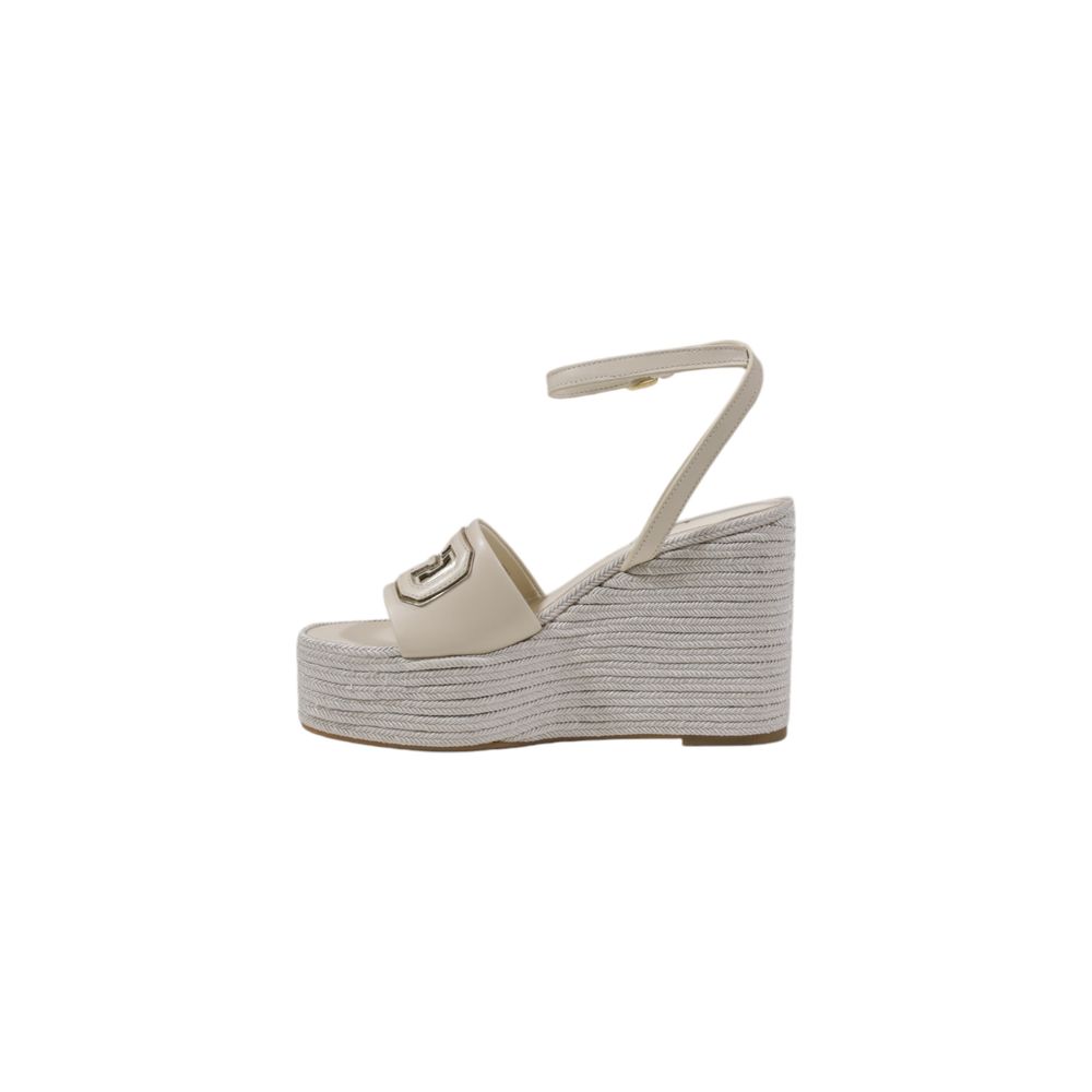 Beigefarbene High Heels aus Synthetik