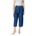 Blaue Baumwolljeans