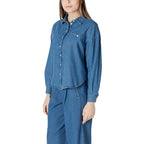 Blaue Baumwollbluse