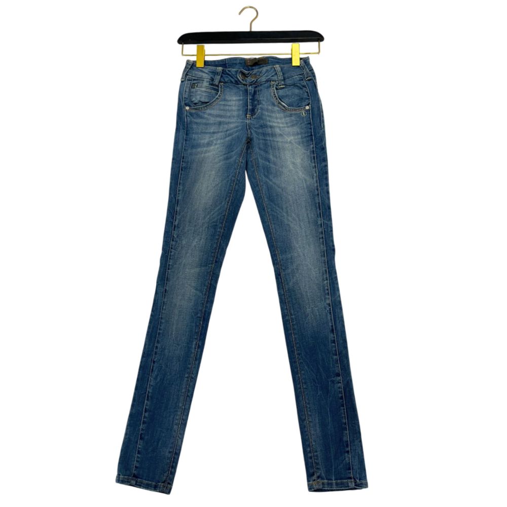 Blaue Baumwoll-Damenjeans