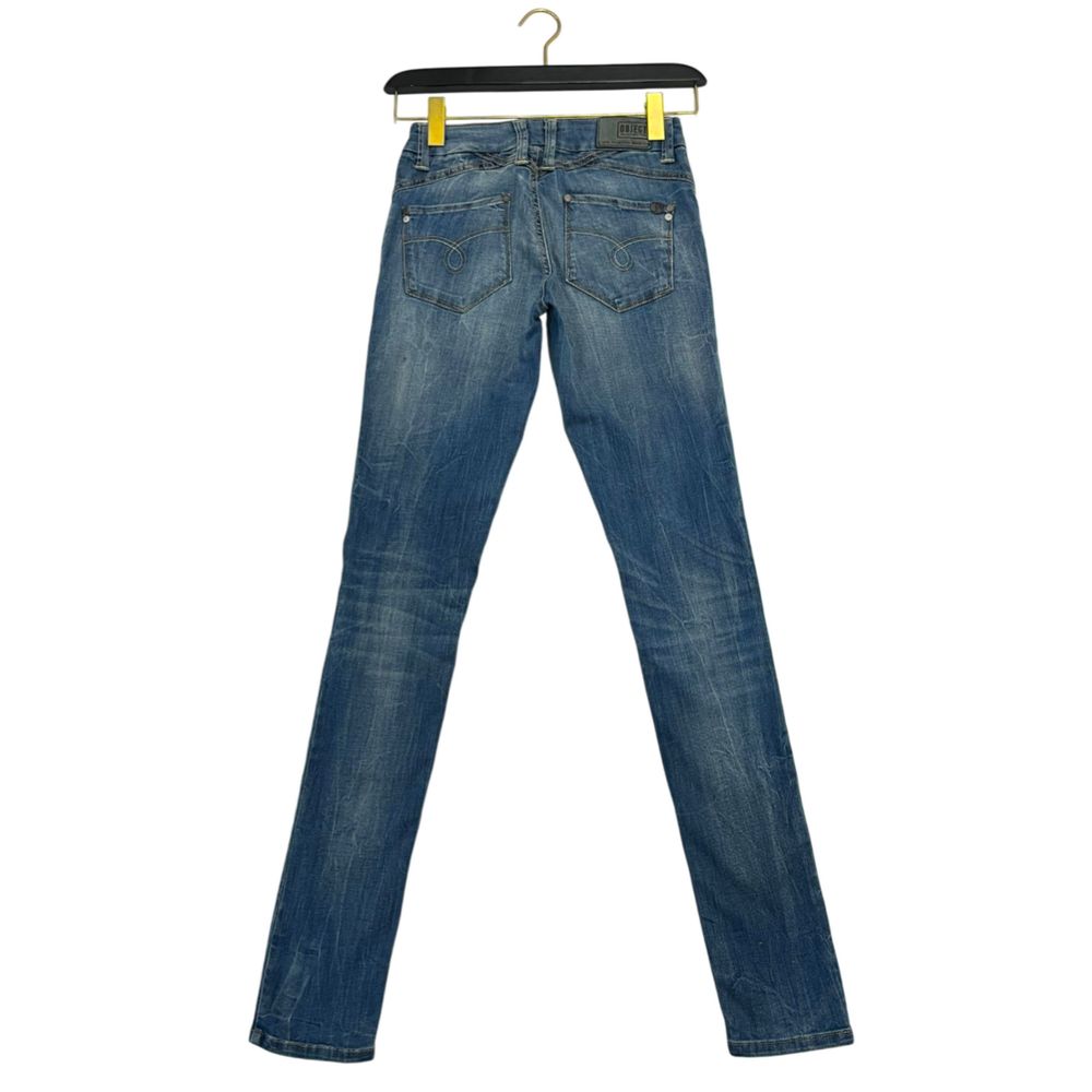 Blaue Baumwoll-Damenjeans