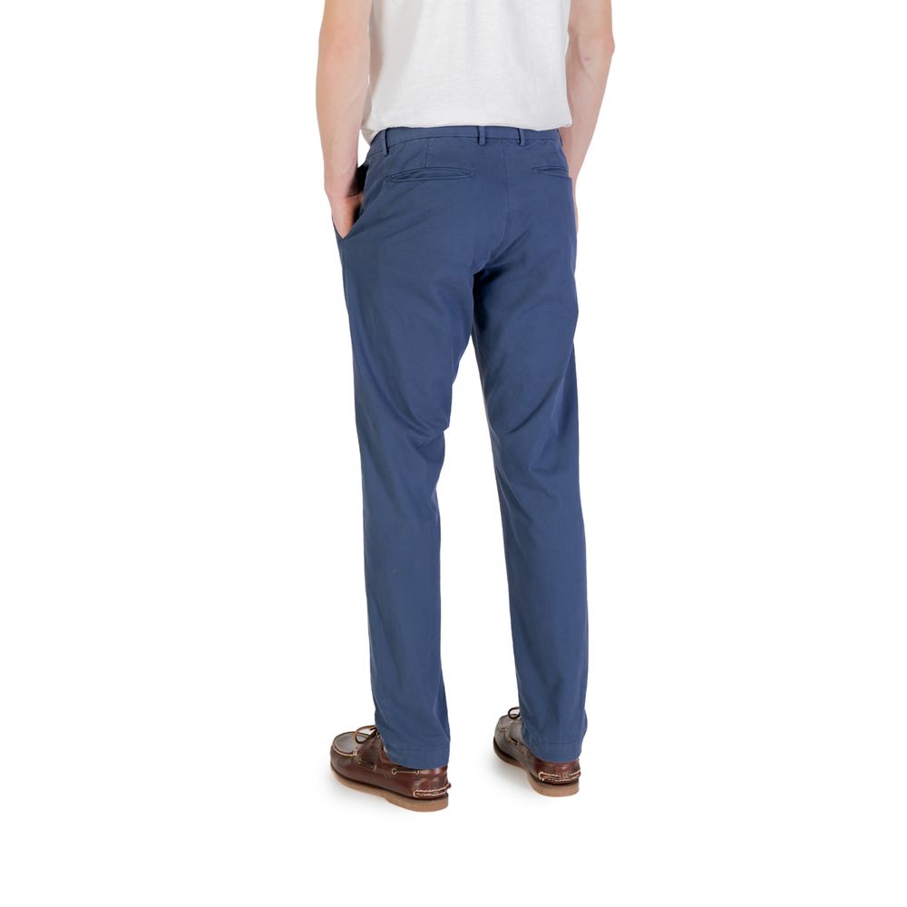 Blaue schmal geschnittene Baumwollhose