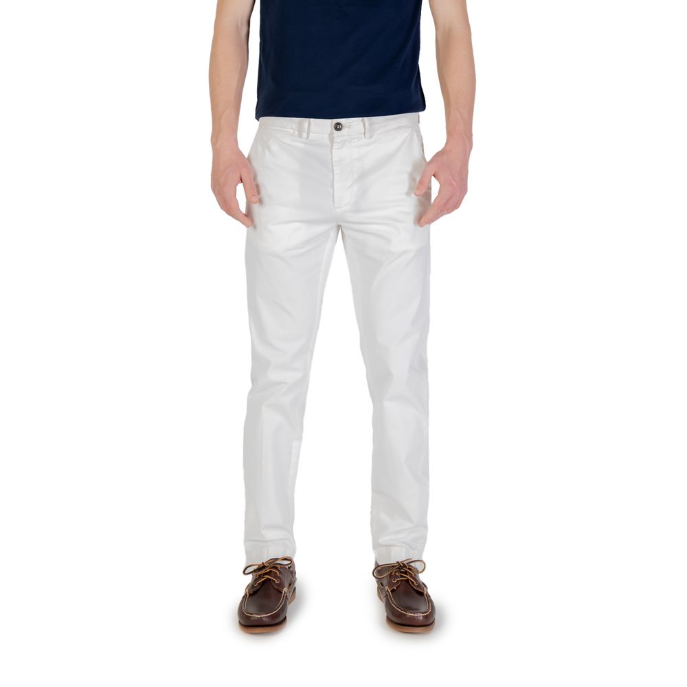 Weiße hautenge Baumwollhose