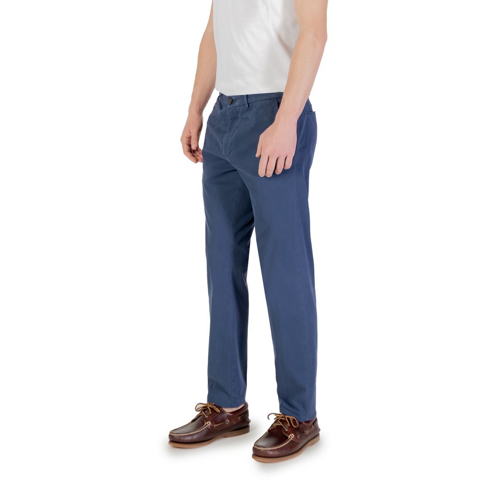 Blaue schmal geschnittene Baumwollhose