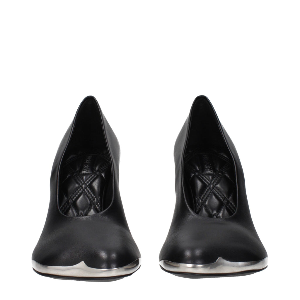 Schwarze Leder-Pumps mit hohem Absatz