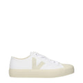 Weiße niedrige Sneakers aus Stoff