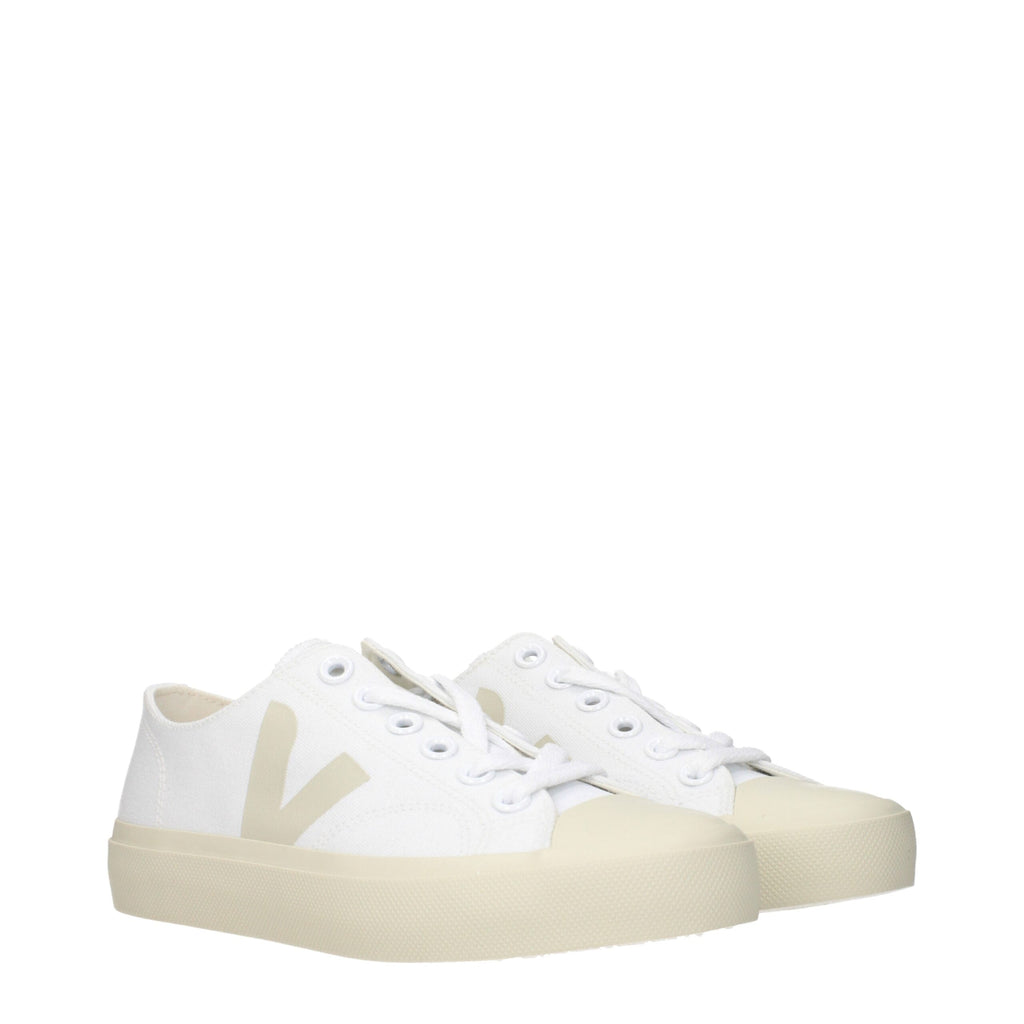 Weiße niedrige Sneakers aus Stoff