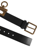 Gürtel mit seitlichen Ringen aus schwarzem Leder und Messingschnalle