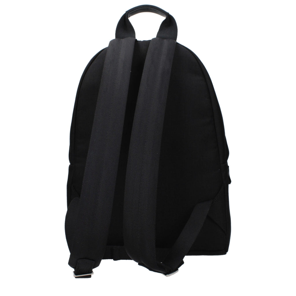 Rucksack aus schwarzem Stoff