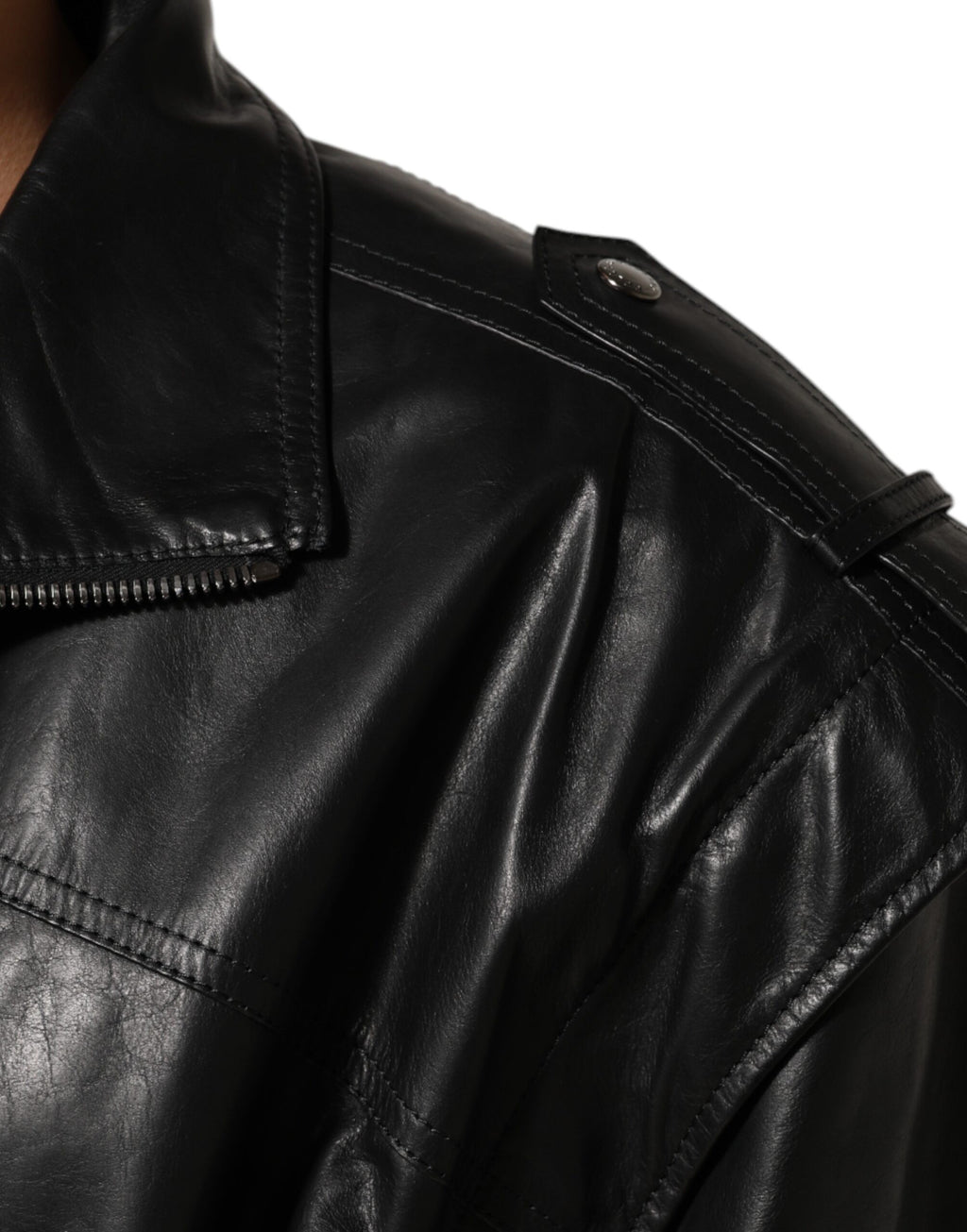 Schwarze Leder-Bikerjacke mit durchgehendem Reißverschluss