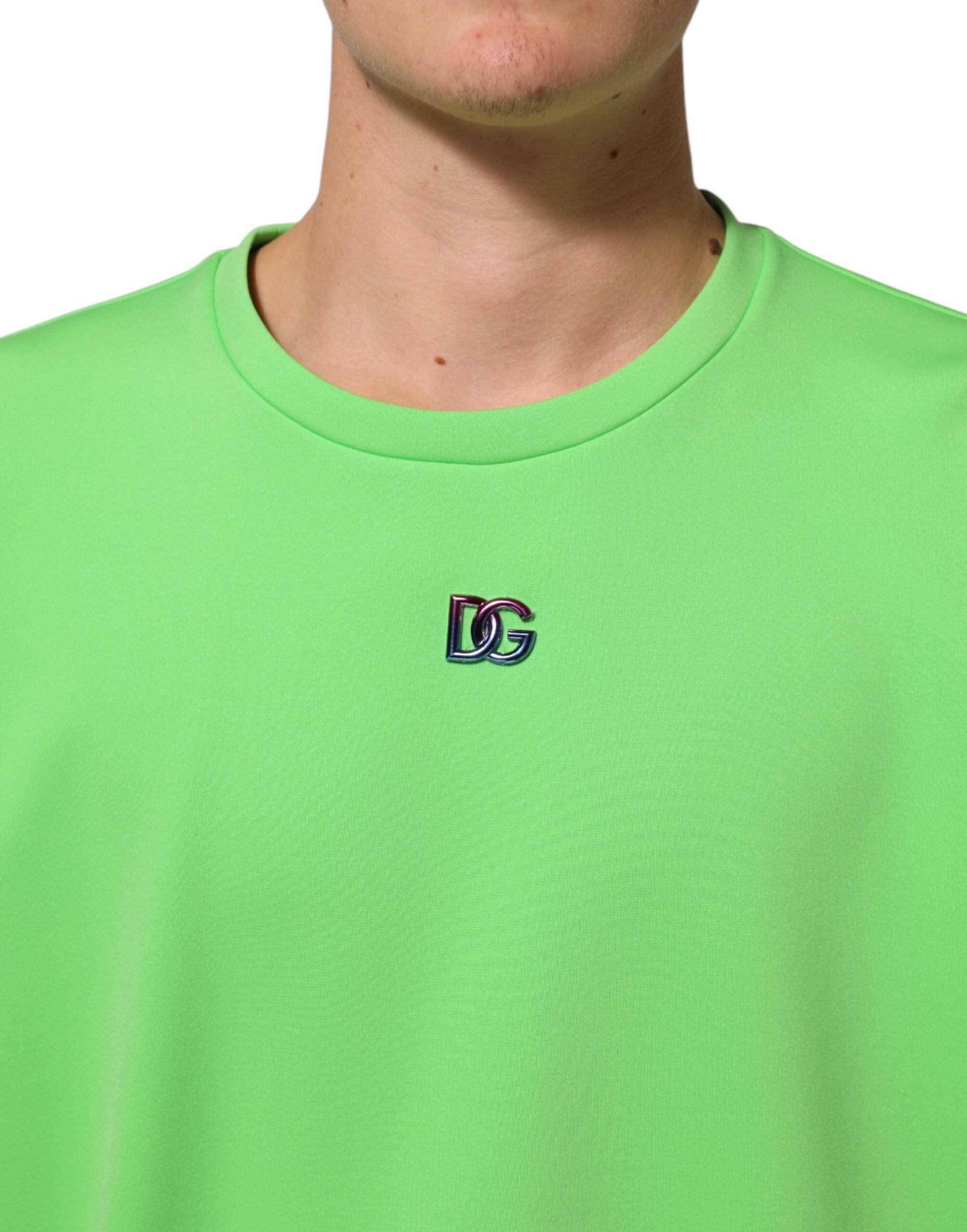 Grünes T-Shirt mit Rundhalsausschnitt und kurzen Ärmeln, mit Logo