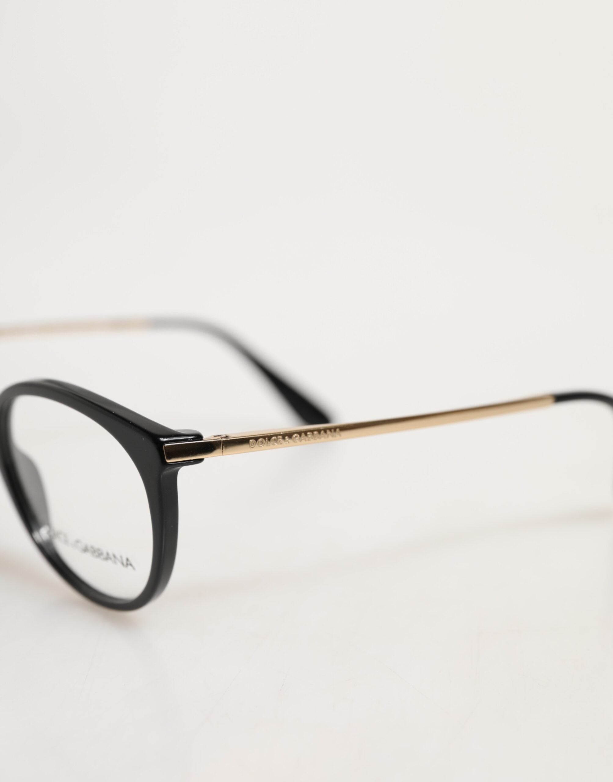 Occhiali da lettura con montatura cat-eye in acetato nero
