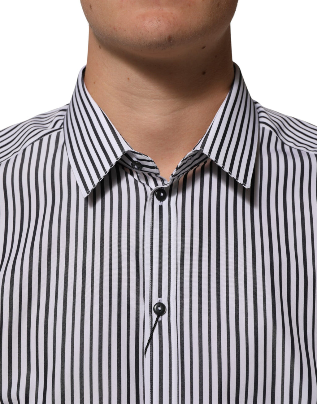 Camicia elegante da uomo a righe bianche e nere con dettagli dorati